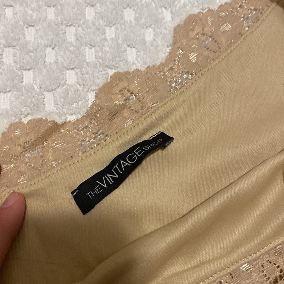 Beautiful one sleeve lace dress - Picture 3 of 3